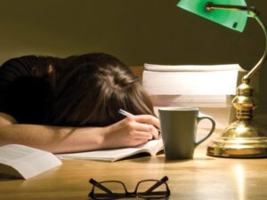 راه حلهای مقابله با خوابآلودگی در سال کنکور