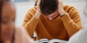 چطوری استرس کنکور رو کنترل کنم؟ راهکارهای طلایی برای آرامش ذهن تا روز آزمون